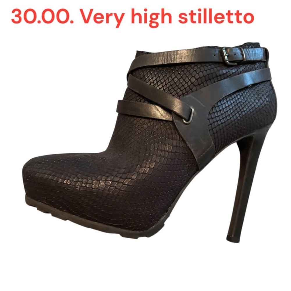 JustFab Black Textured Stiletto Heels